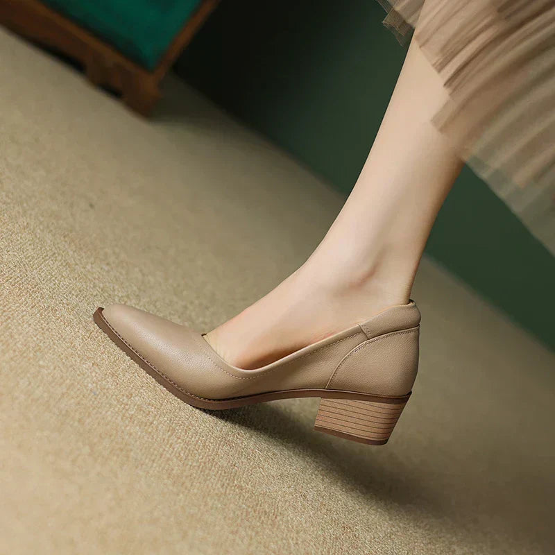 チエ｜ポインテッドミドルヒールパンプス