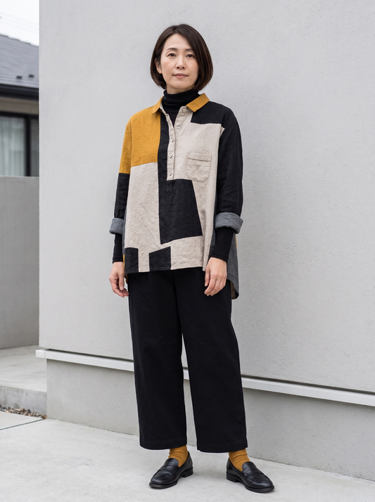カラーブロックのアートシャツの秋の重ね着コーデ